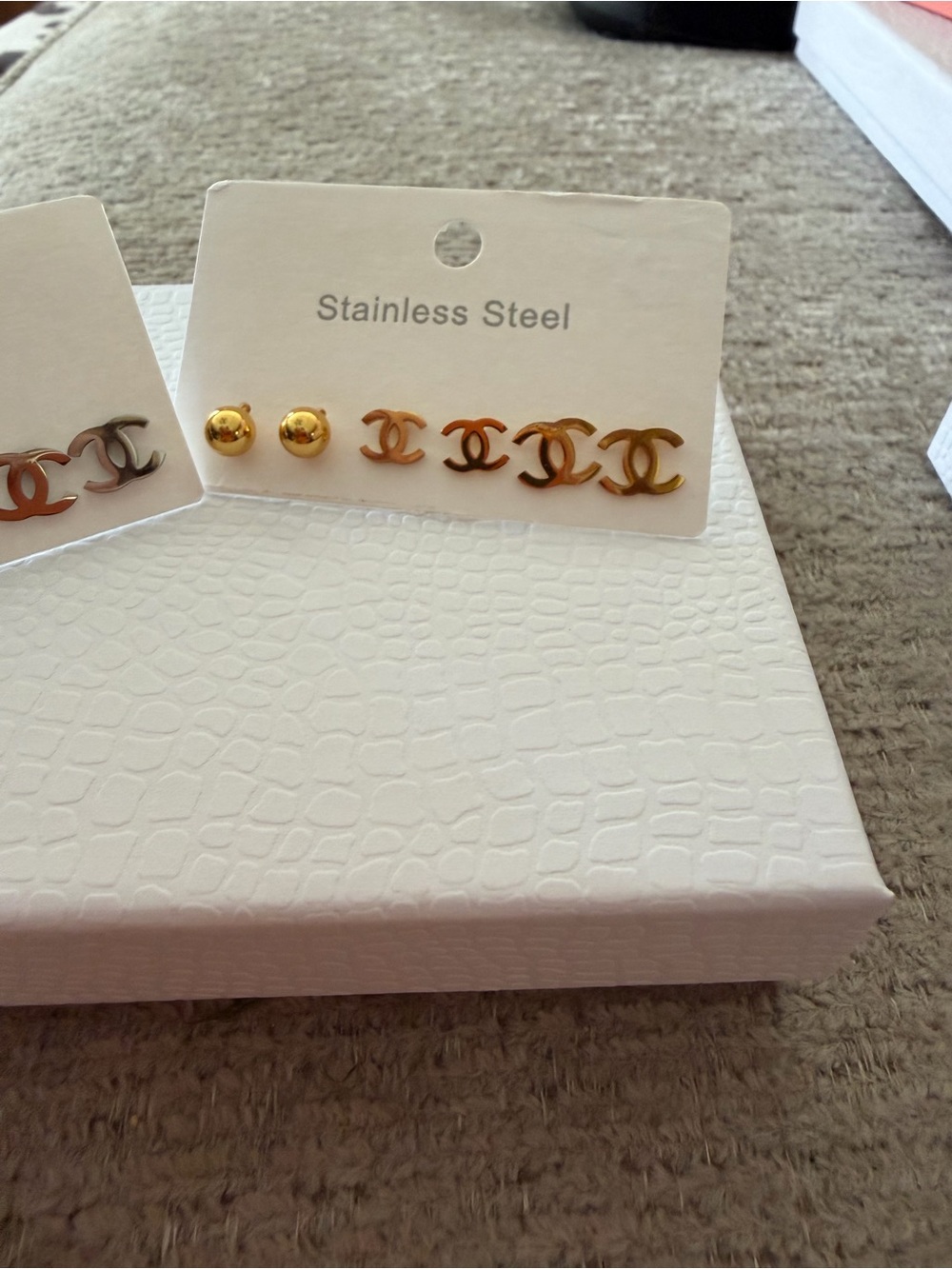 One gold & one silver tone set of post earrings, stainless steel (6 pc per set) - Picture 4 of 7